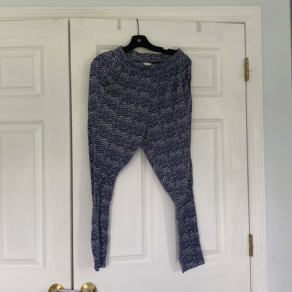 H&M Blue and White Flowy Pants Size Medium - Picture 2 of 3